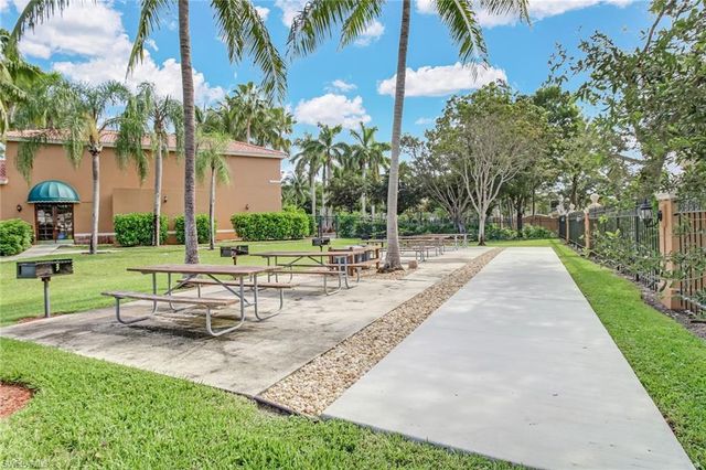 1260 Wildwood Lakes BLVD 204, Naples, FL 34104