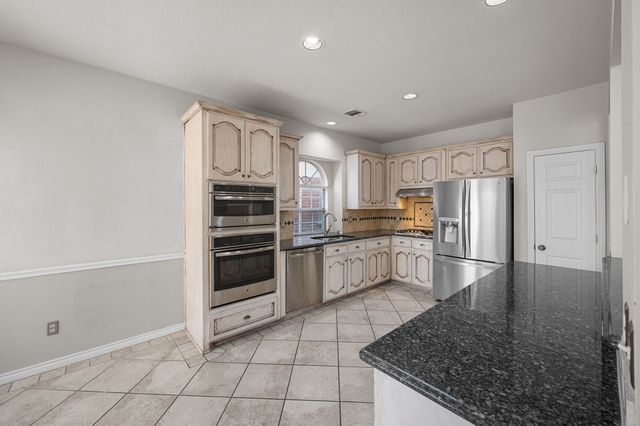 3652 Blue Spruce Drive, Fort Worth, TX 76040