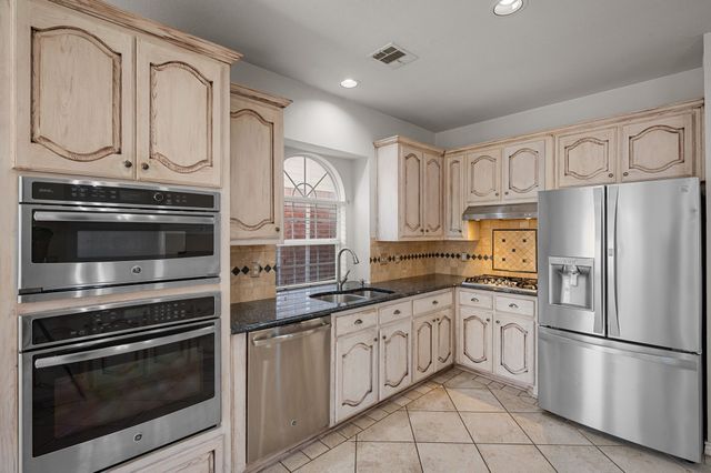 3652 Blue Spruce Drive, Fort Worth, TX 76040