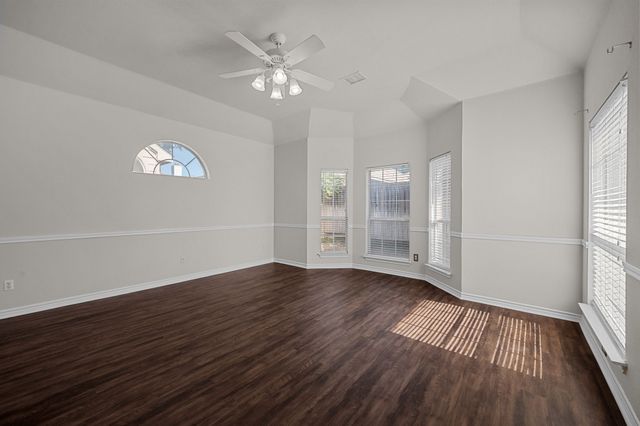 3652 Blue Spruce Drive, Fort Worth, TX 76040