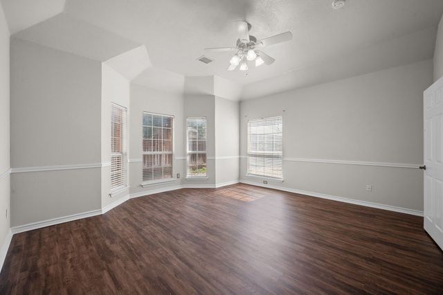 3652 Blue Spruce Drive, Fort Worth, TX 76040