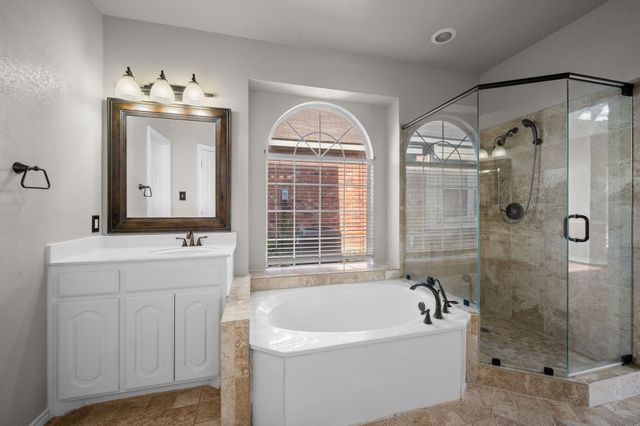 3652 Blue Spruce Drive, Fort Worth, TX 76040