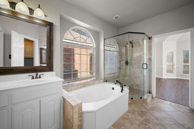 3652 Blue Spruce Drive, Fort Worth, TX 76040