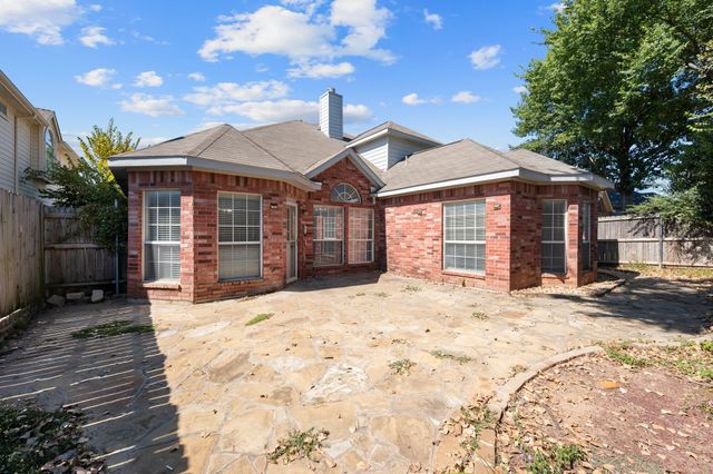 3652 Blue Spruce Drive, Fort Worth, TX 76040
