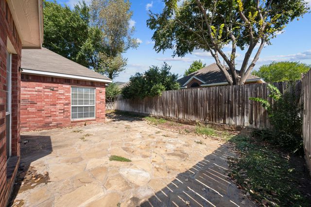 3652 Blue Spruce Drive, Fort Worth, TX 76040