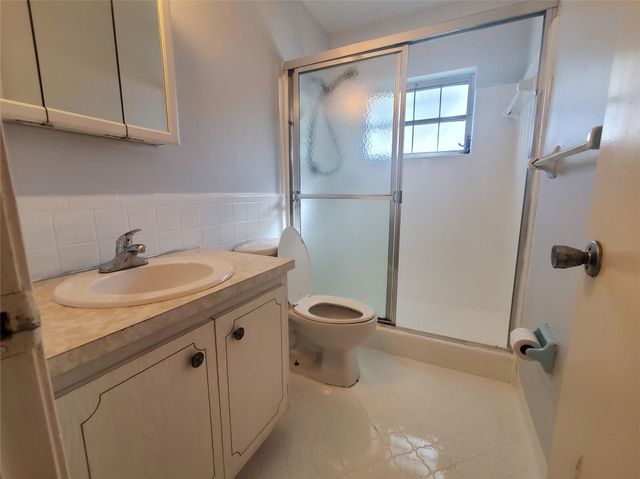 7003 NW 94th Ter, Tamarac, FL 33321