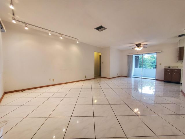 7003 NW 94th Ter, Tamarac, FL 33321