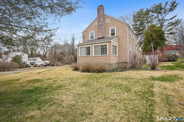 4 Woodridge Circle, Trumbull, CT 06611