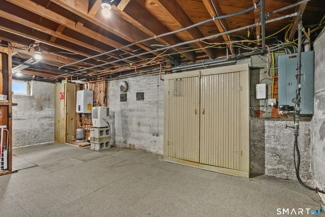 4 Woodridge Circle, Trumbull, CT 06611