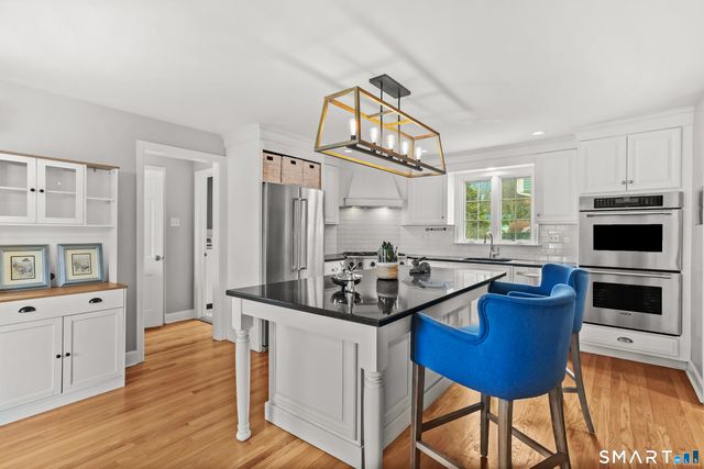 4 Woodridge Circle, Trumbull, CT 06611