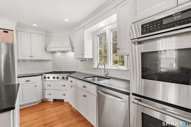 4 Woodridge Circle, Trumbull, CT 06611