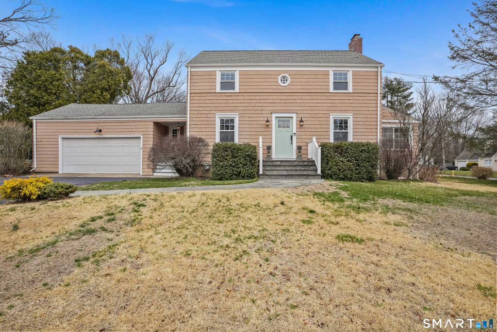 4 Woodridge Circle, Trumbull, CT 06611