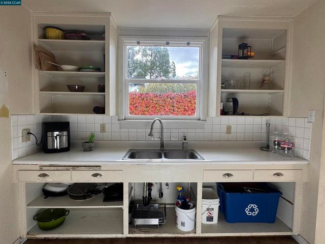 1043 Esther Dr, Pleasant Hill, CA 94523