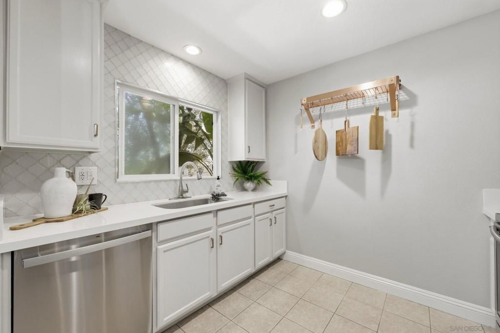 Image 3 of property listing at 3535 Madison 226, San Diego, CA 92116
