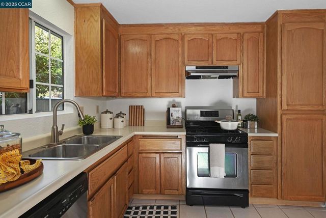 5506 Alaska Dr, Concord, CA 94521