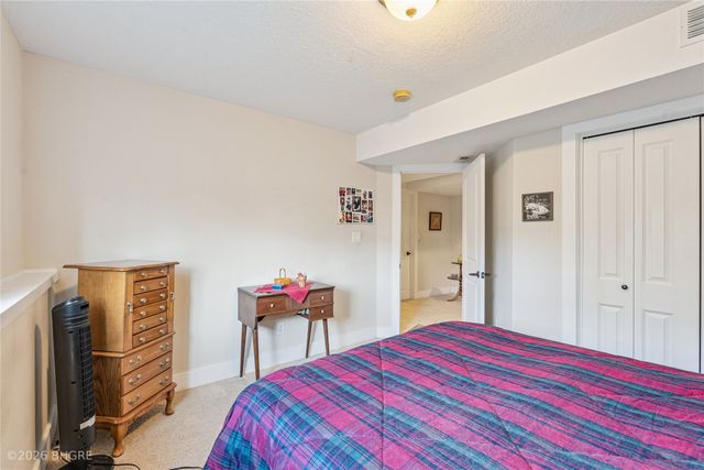 6824 Mark Twain Court, Johnston, IA 50131