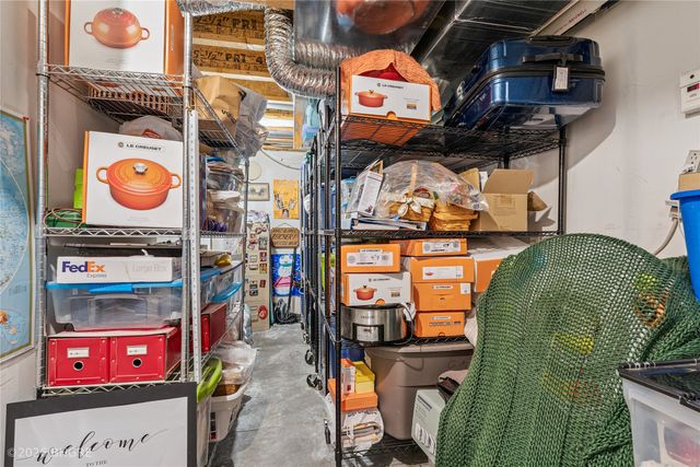 6824 Mark Twain Court, Johnston, IA 50131