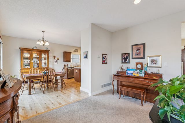 6824 Mark Twain Court, Johnston, IA 50131