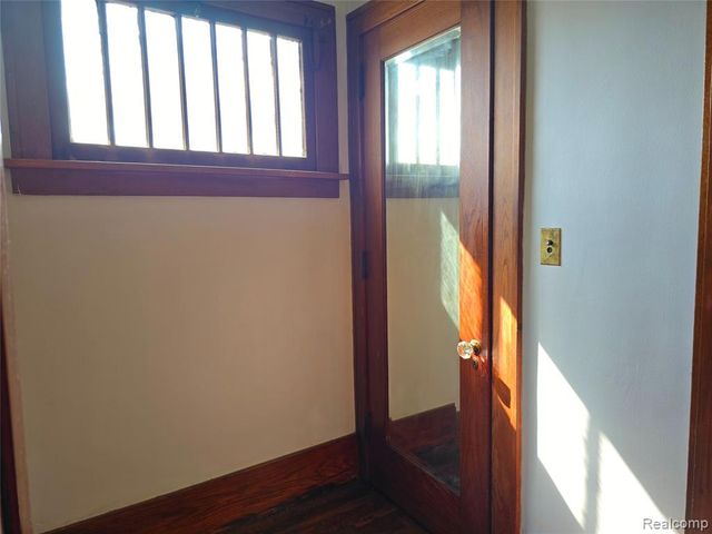 26850 W 7 Mile Road, Redford, MI 48240