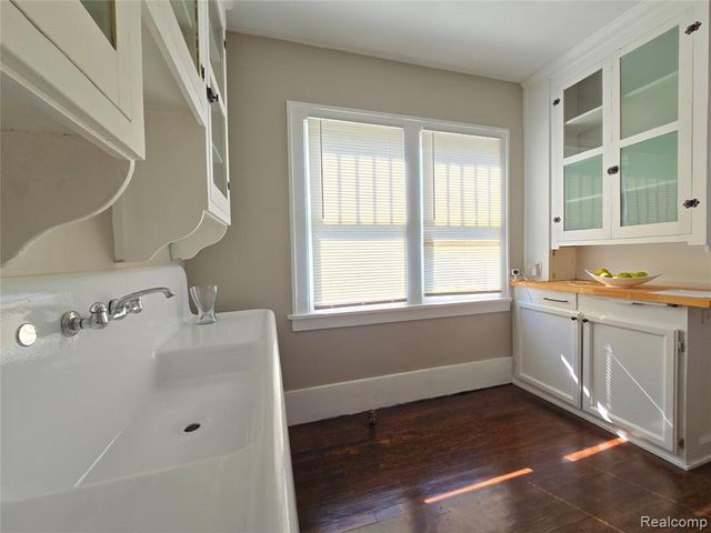 26850 W 7 Mile Road, Redford, MI 48240