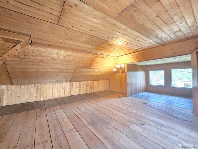 26850 W 7 Mile Road, Redford, MI 48240