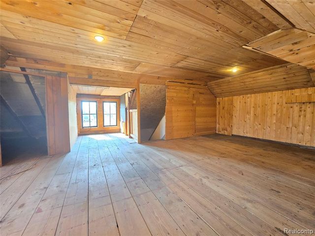 26850 W 7 Mile Road, Redford, MI 48240