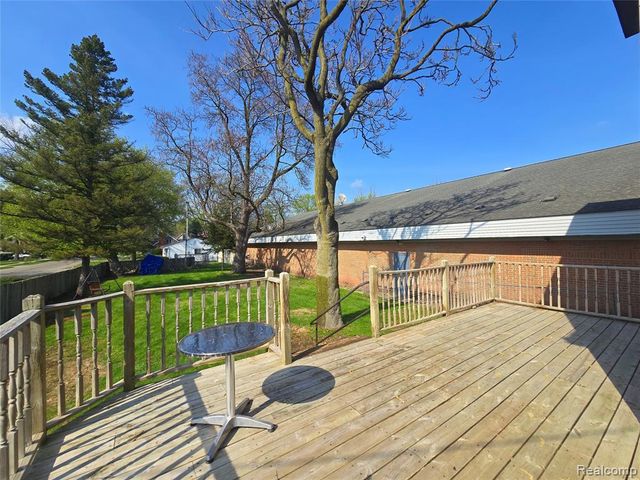 26850 W 7 Mile Road, Redford, MI 48240
