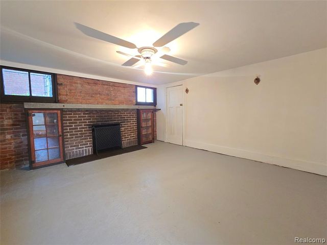 26850 W 7 Mile Road, Redford, MI 48240