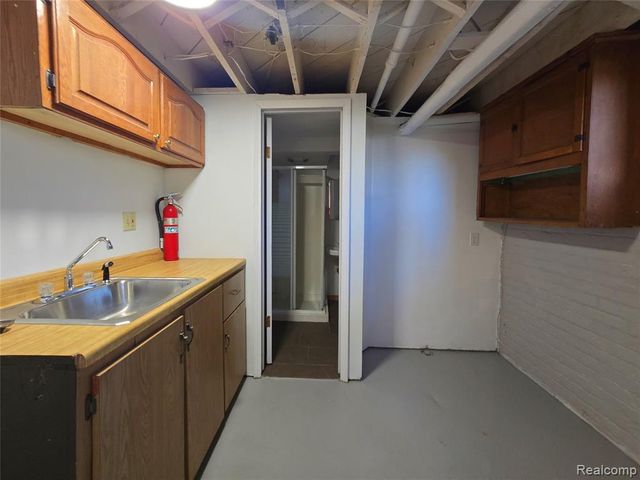 26850 W 7 Mile Road, Redford, MI 48240