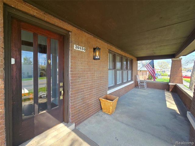 26850 W 7 Mile Road, Redford, MI 48240