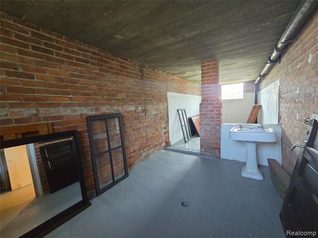 26850 W 7 Mile Road, Redford, MI 48240