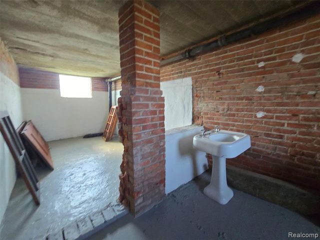 26850 W 7 Mile Road, Redford, MI 48240