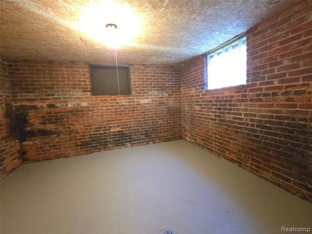 26850 W 7 Mile Road, Redford, MI 48240