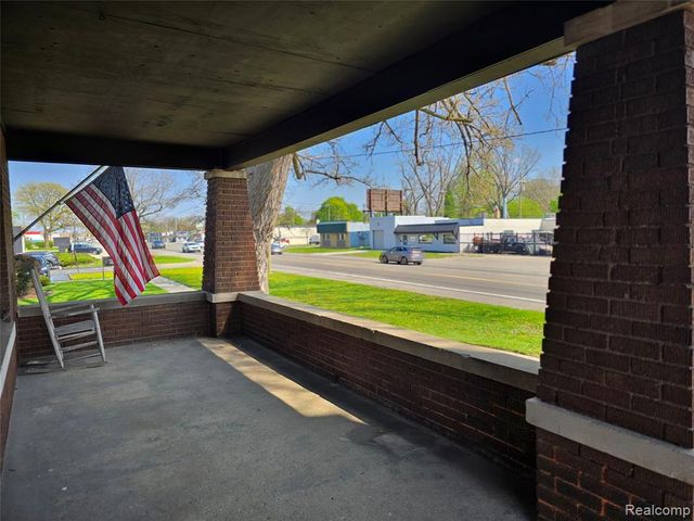 26850 W 7 Mile Road, Redford, MI 48240