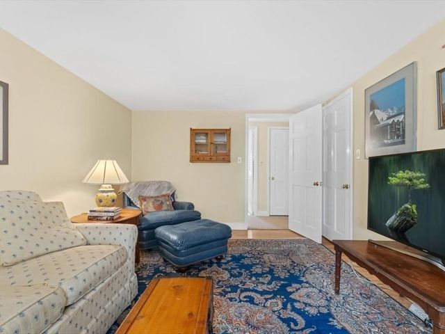 36 Kimlo Road, Wellesley, MA 02481