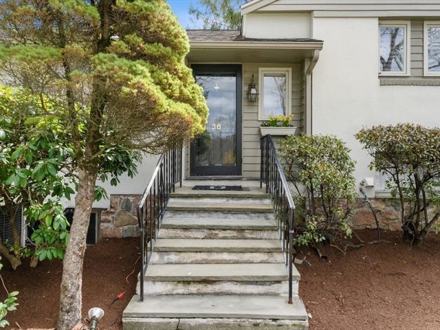 36 Kimlo Road, Wellesley, MA 02481