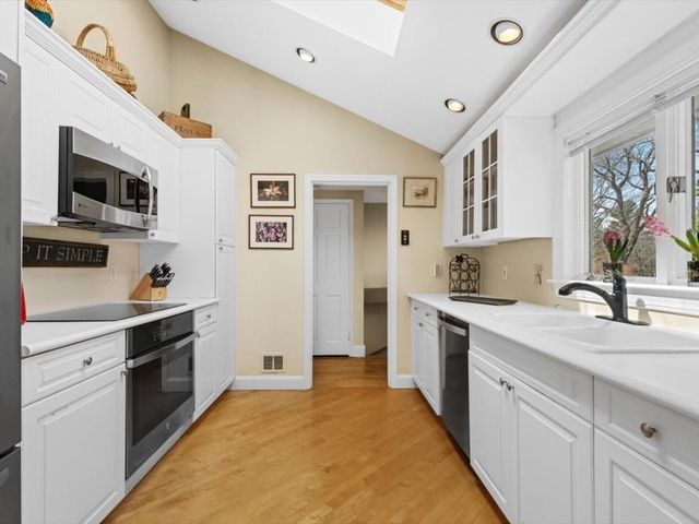 36 Kimlo Road, Wellesley, MA 02481