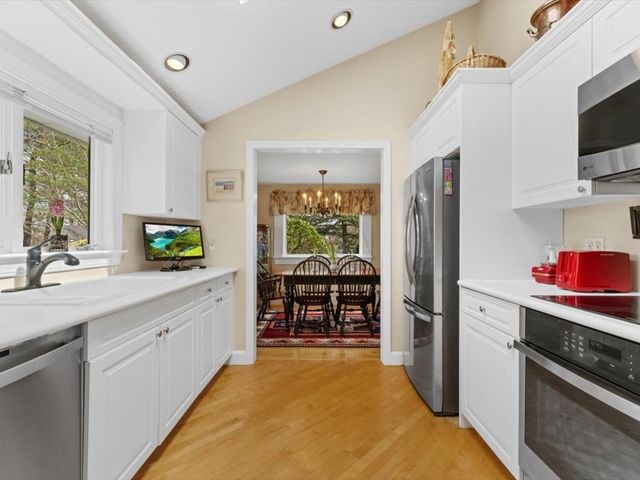 36 Kimlo Road, Wellesley, MA 02481