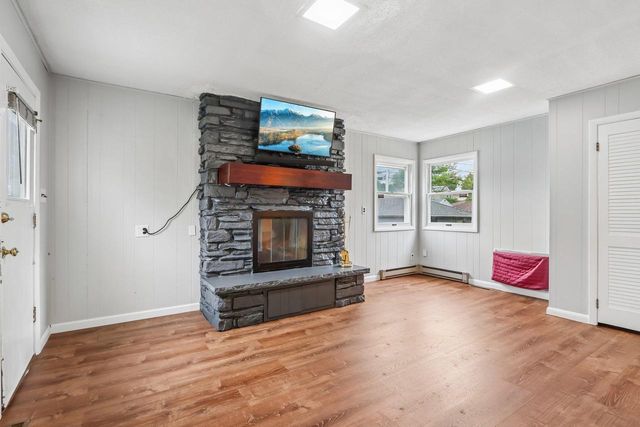 4315 N Wildwood AVENUE, Shorewood, WI 53211