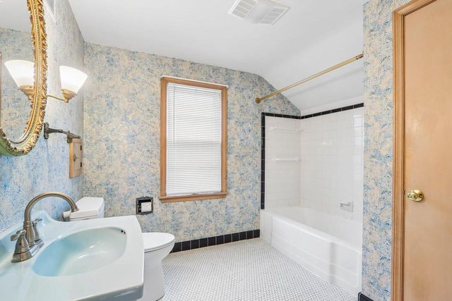 4315 N Wildwood AVENUE, Shorewood, WI 53211
