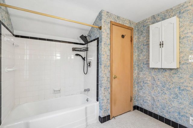 4315 N Wildwood AVENUE, Shorewood, WI 53211