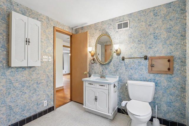 4315 N Wildwood AVENUE, Shorewood, WI 53211