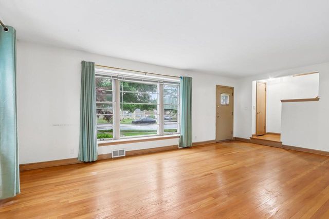 4315 N Wildwood AVENUE, Shorewood, WI 53211