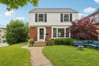 4315 N Wildwood AVENUE, Shorewood, WI 53211
