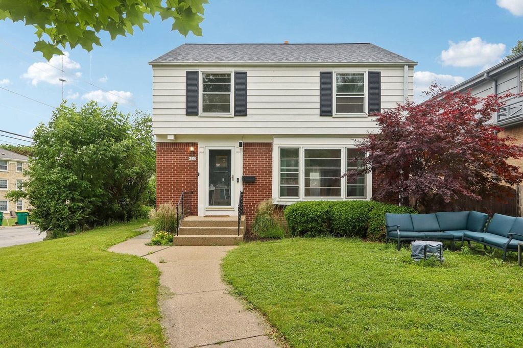 4315 N Wildwood AVENUE, Shorewood, WI 53211