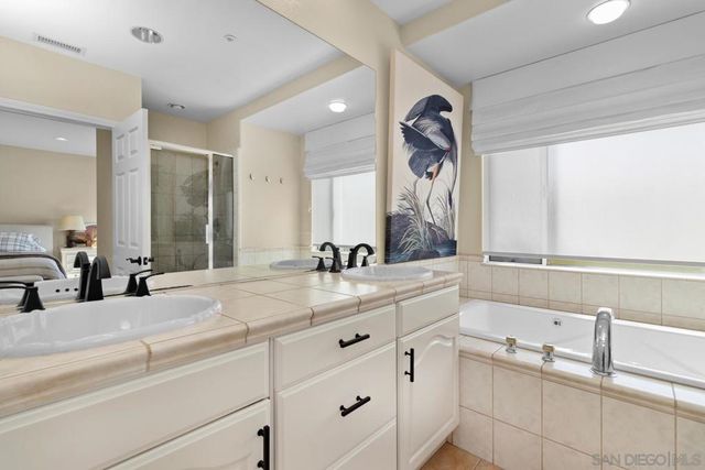 7517 Jerez B, Carlsbad, CA 92009