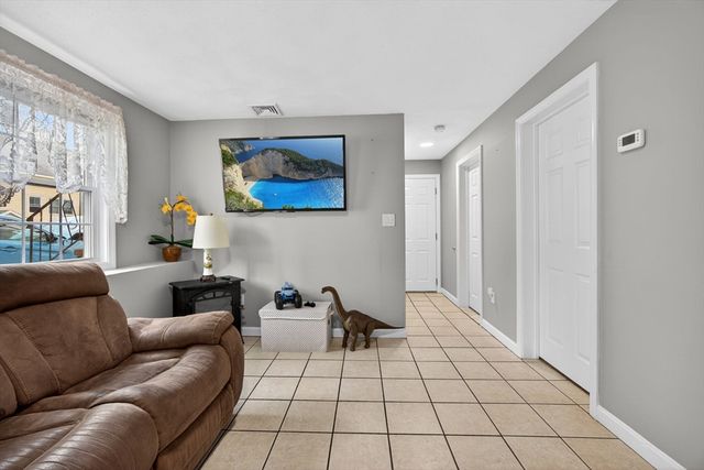 111R Grove Ave, Wilmington, MA 01887