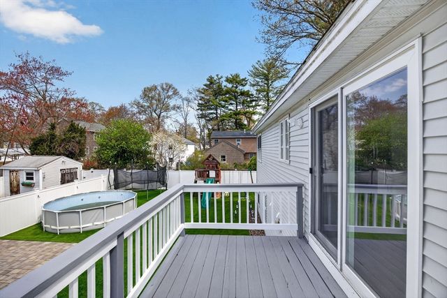 111R Grove Ave, Wilmington, MA 01887