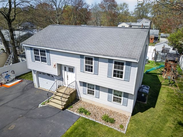 111R Grove Ave, Wilmington, MA 01887