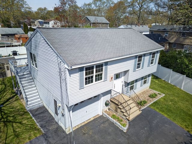 111R Grove Ave, Wilmington, MA 01887